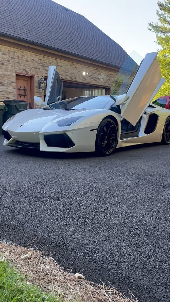 Professional detailing tools in use